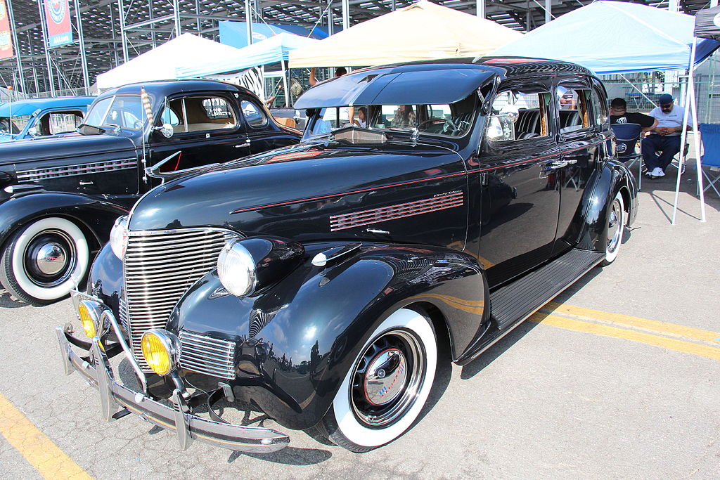 1024px-1939_Chevrolet_Master_Deluxe_Sedan_(20588055034).jpg