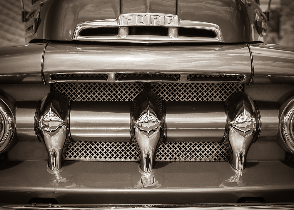 13 March 2016 - Old Ford Pickup.jpg