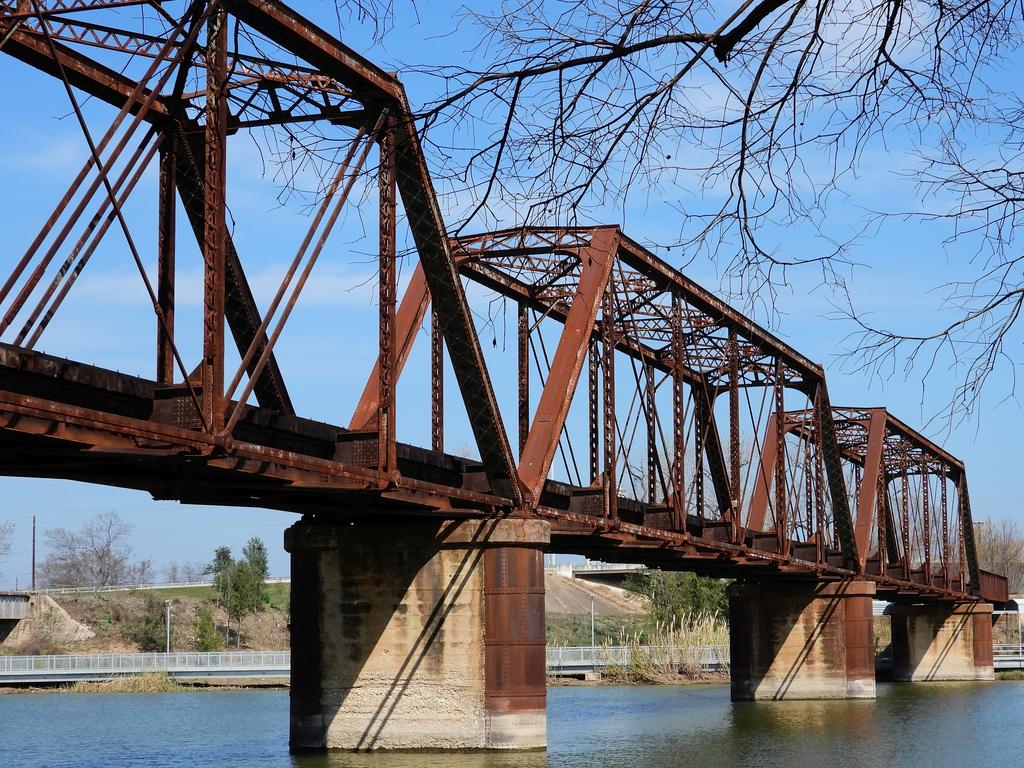 1907 Waco Railroad Bridge West sm.jpg