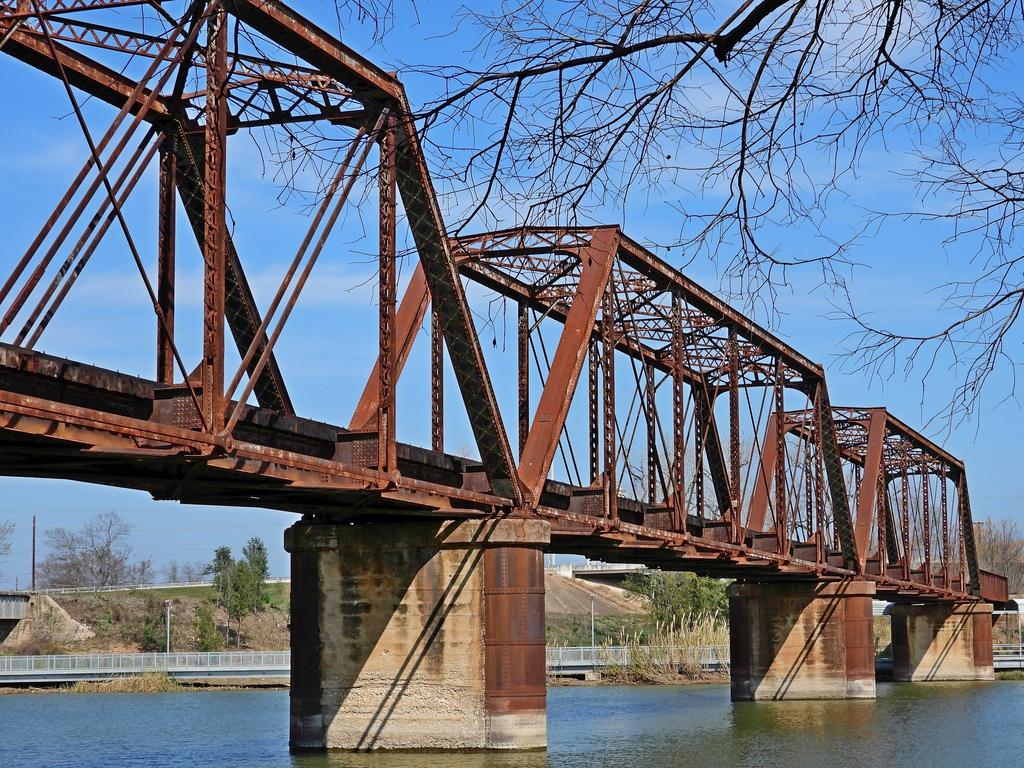 1907 Waco Railroad Bridge West_L sm.jpg