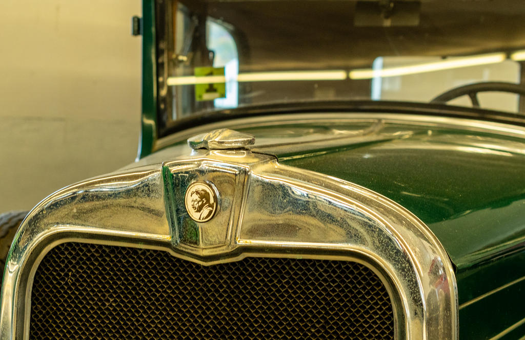 1928 Marmon Hood Ornament.jpg