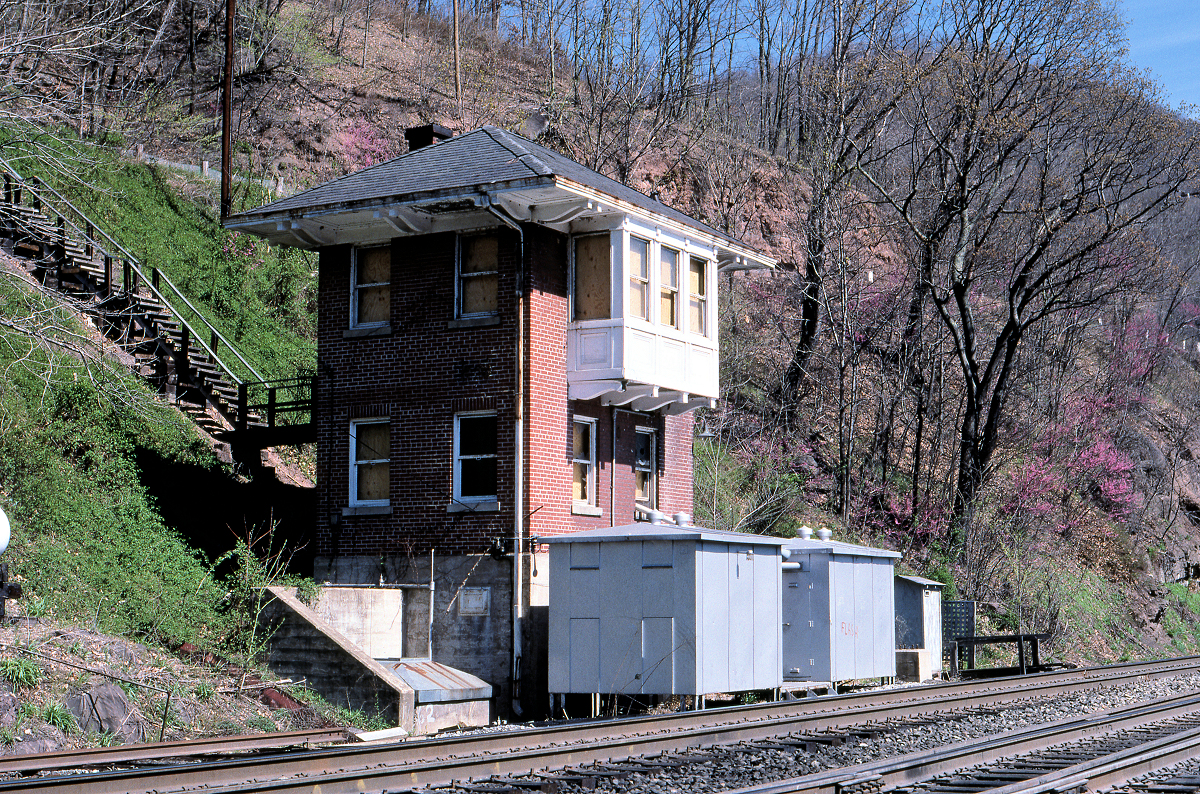 1988-04-10 017 CW Cabin [Tower] Hinton WV - for upload.jpg