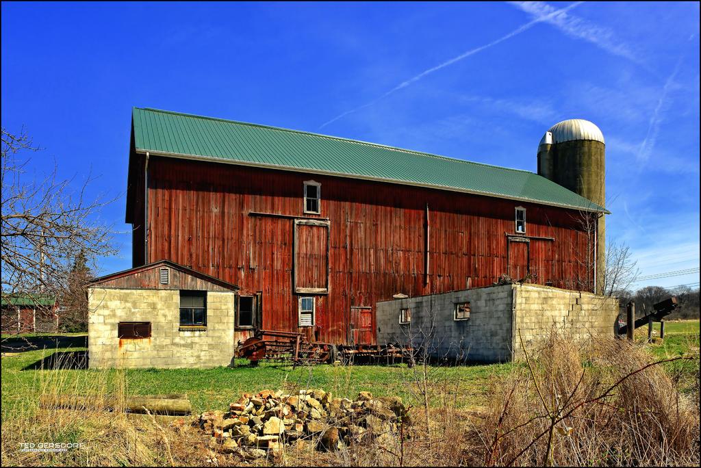 2014 State Road Barn  1.jpg