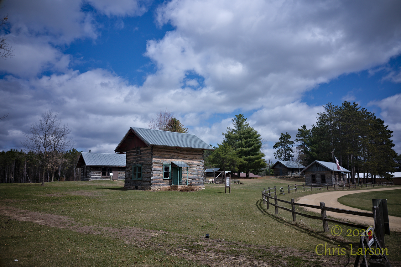 2026-04-06_log cabin03.jpg