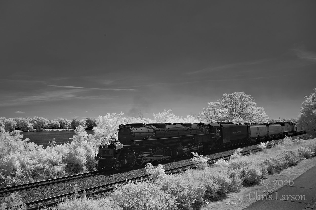 2026-06-02 UP 4014 Big Boy Sterling IL infrared 01.jpg