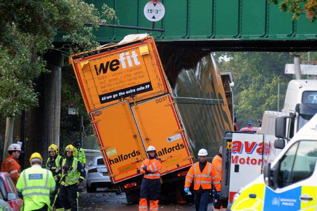 5433eea50692a_LNP_HALFORDS_LORRY_ST_7.jpg