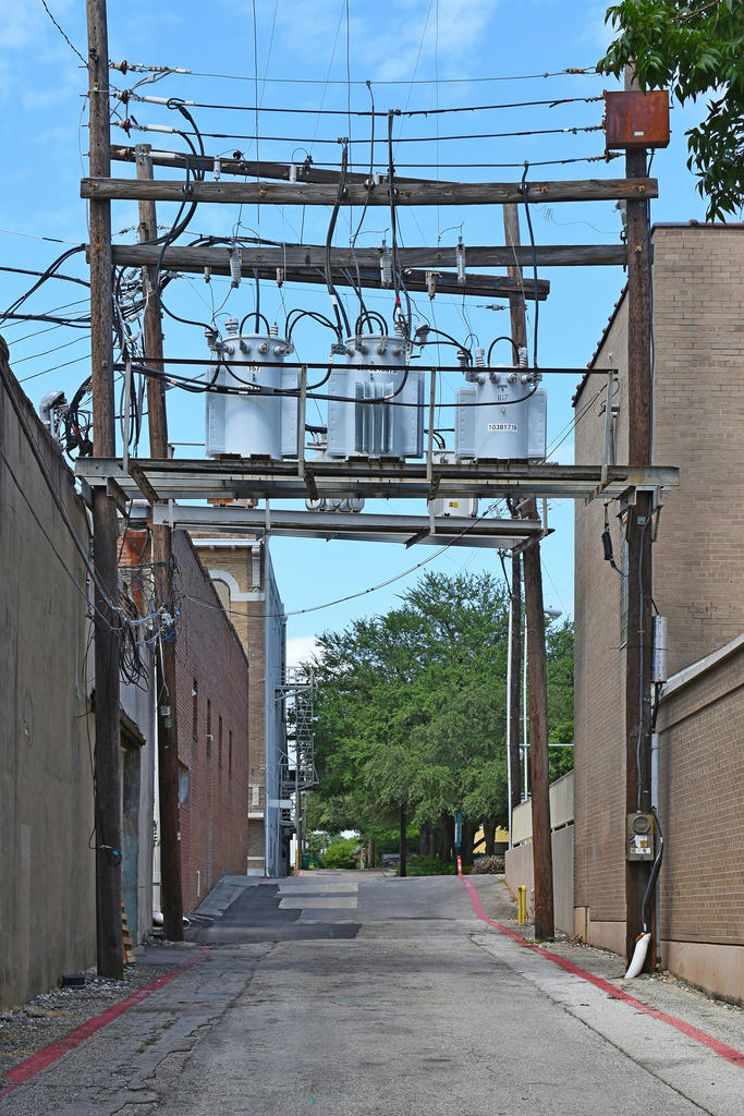 560_0005_L_P_cr_sm.jpg