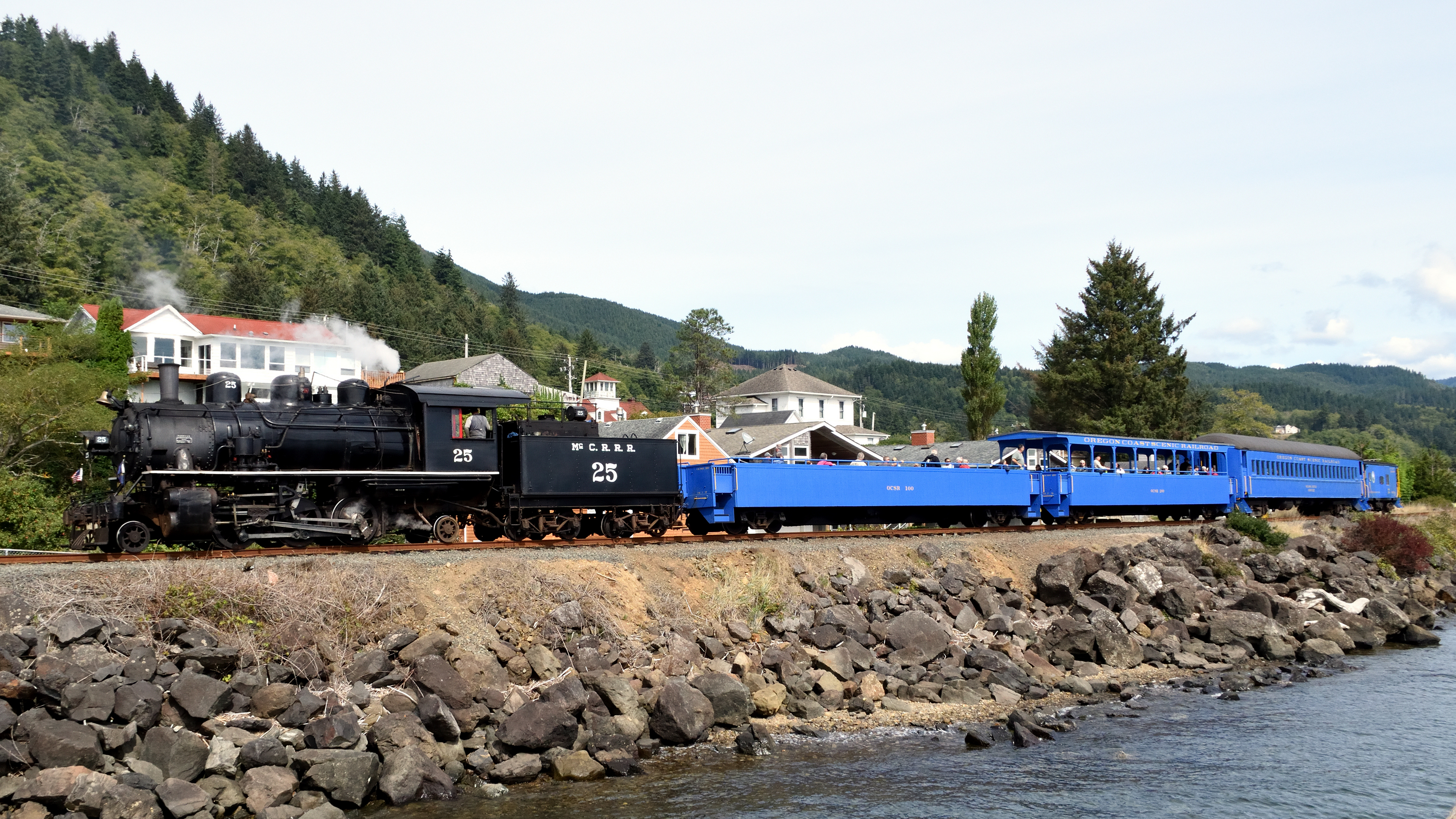 560_0076_02 - McCloud 25 locomotive_sm.jpg