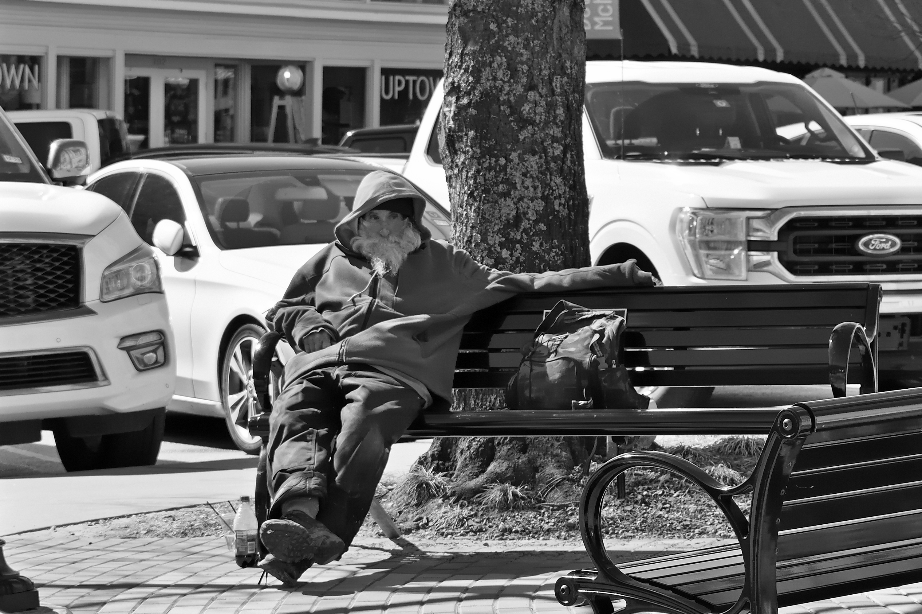 560_0243R_L_cr_BW.jpg