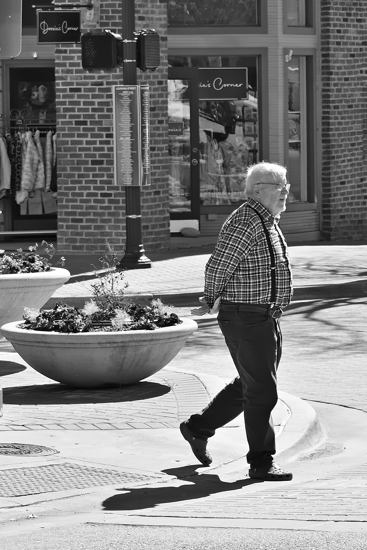 560_0247R_LSh_cr_BW.jpg