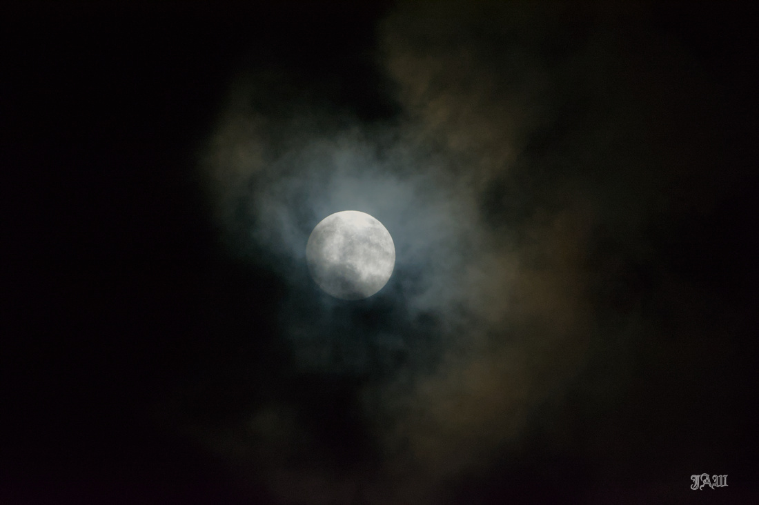 71D_9770_Moon_02.jpg