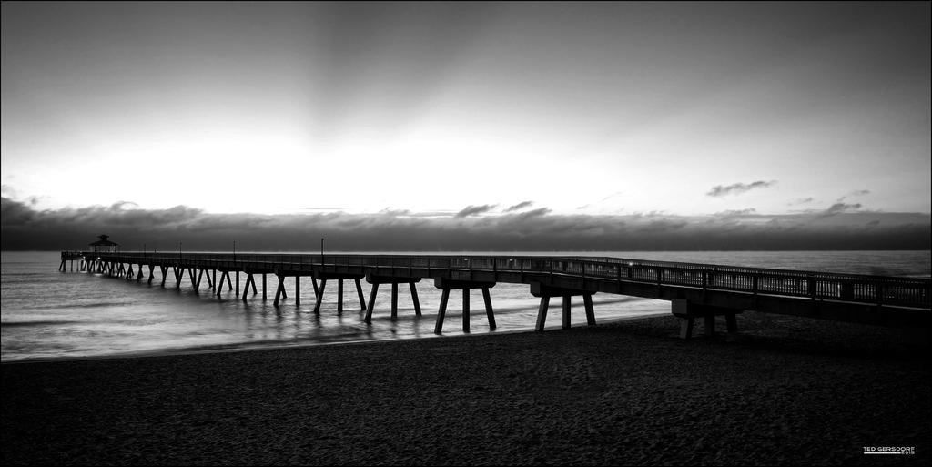 _DSC7199 DFB Pier BW.jpg