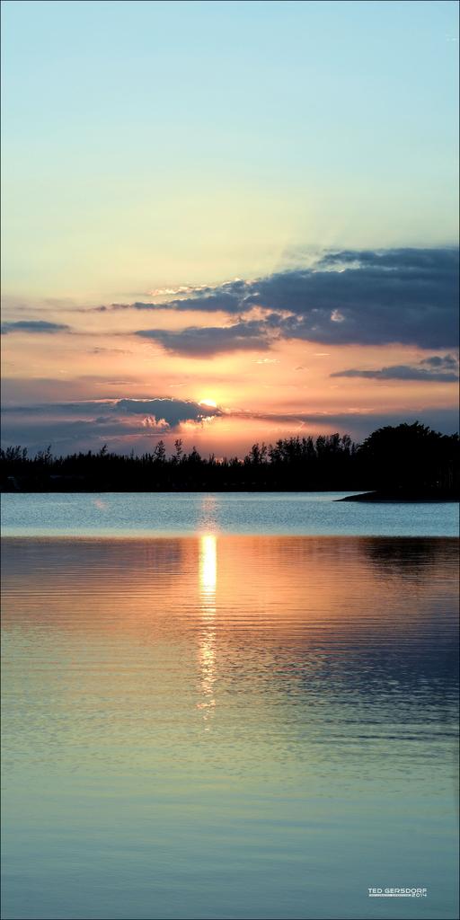 A Long Independence Bay Sunset .jpg