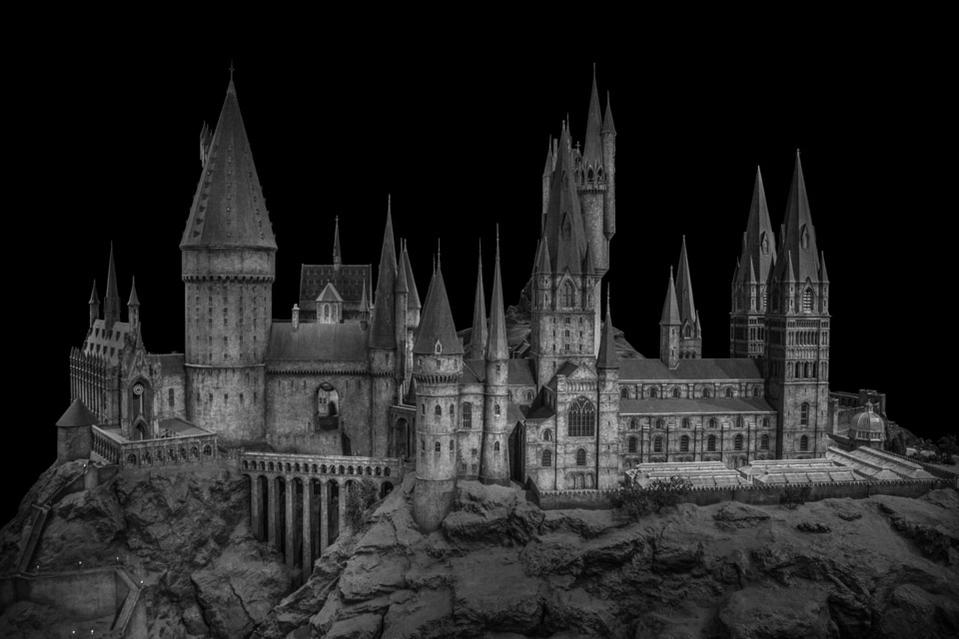 B-W Hogwarts castle.jpg