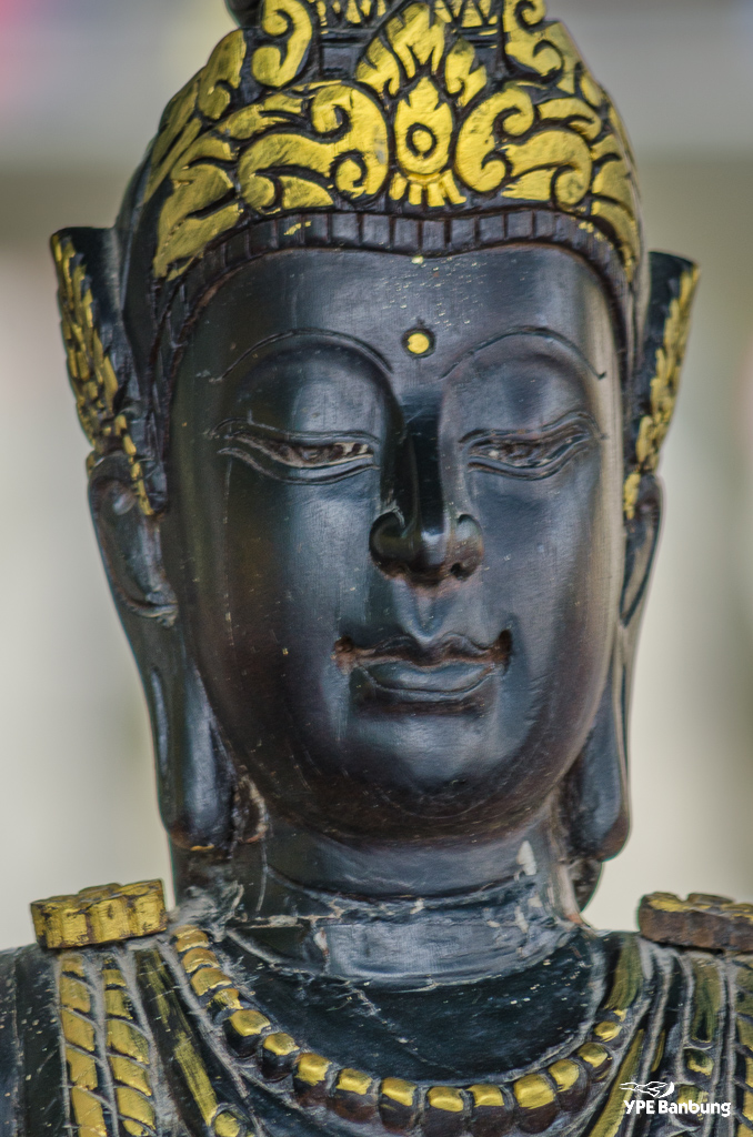 black-statue-1.jpg