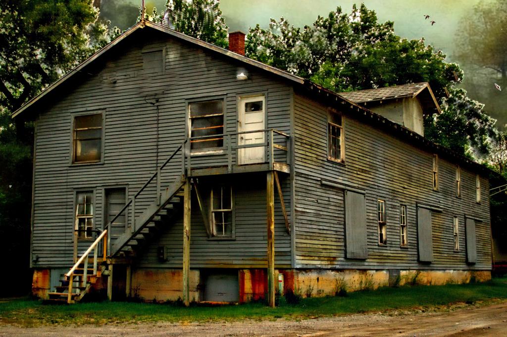 bldg at the fish co_pe.jpg