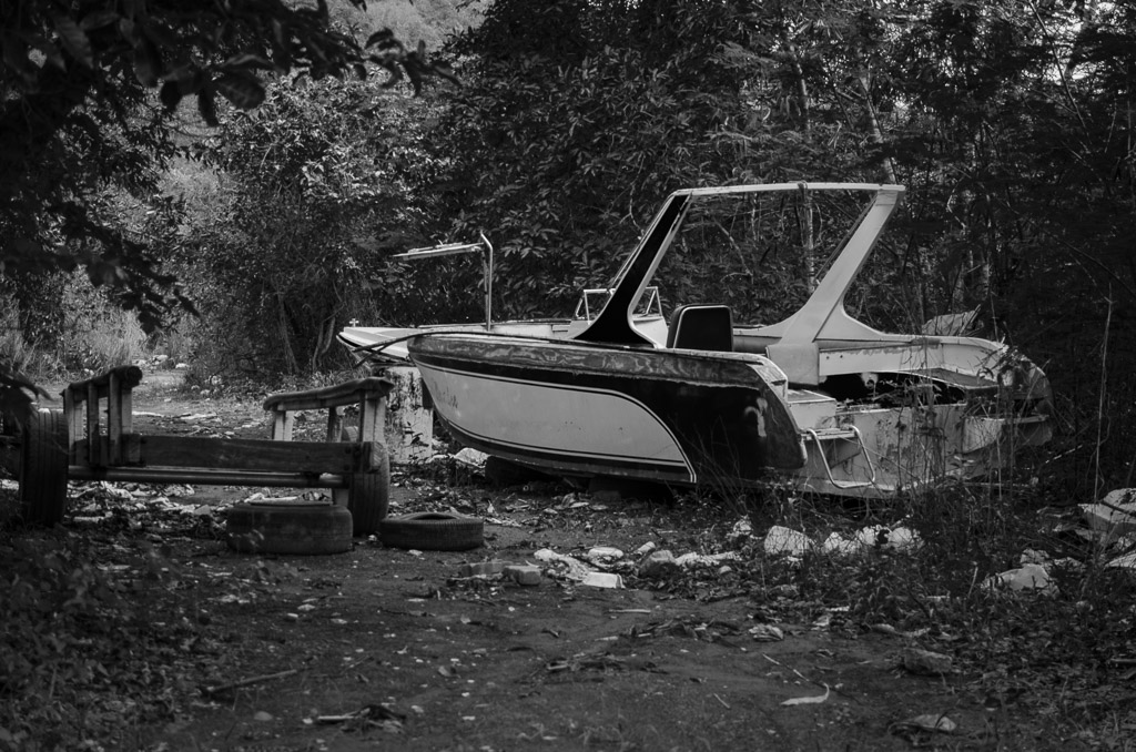 boat-bw-1.jpg