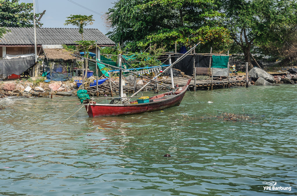 boats-at-the-sea-2.jpg