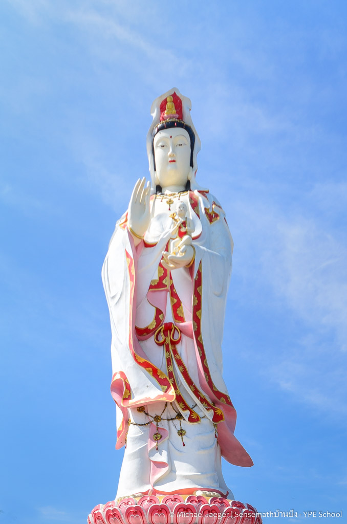 chachengsao white statue-1.jpg
