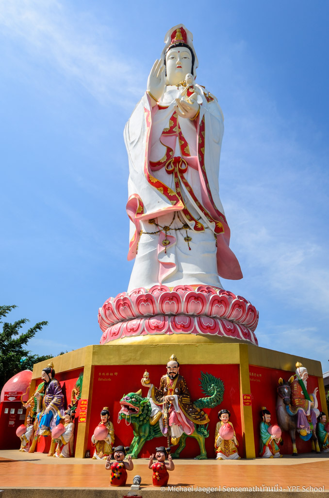chachengsao white statue-2.jpg