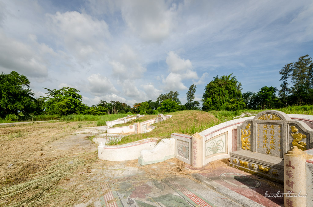 chinese-grave-yard-1.jpg