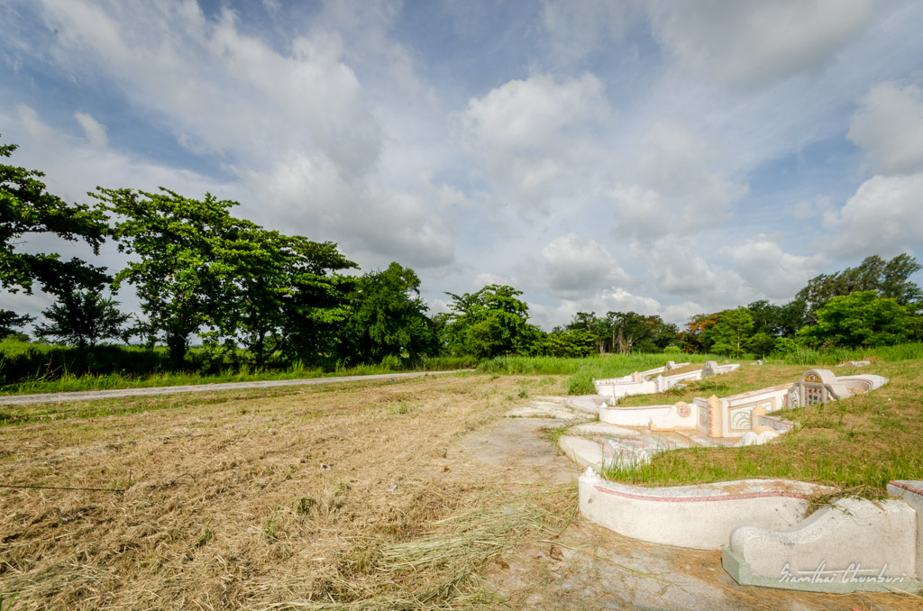 chinese-grave-yard-2.jpg