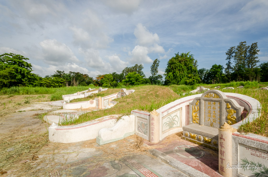 chinese-grave-yard-3.jpg