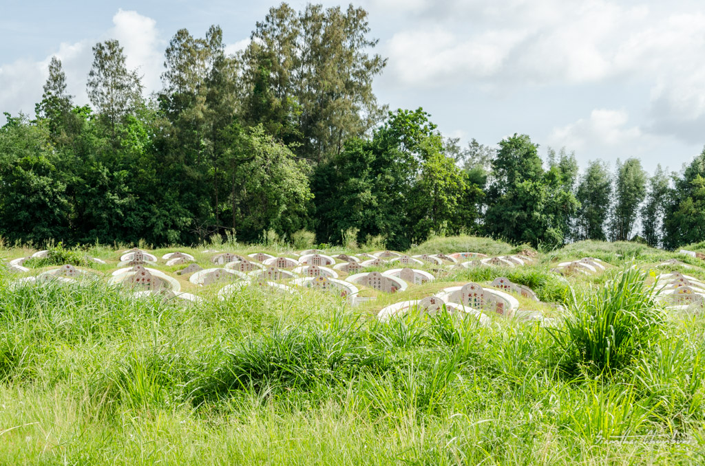 chinese-grave-yard-6.jpg