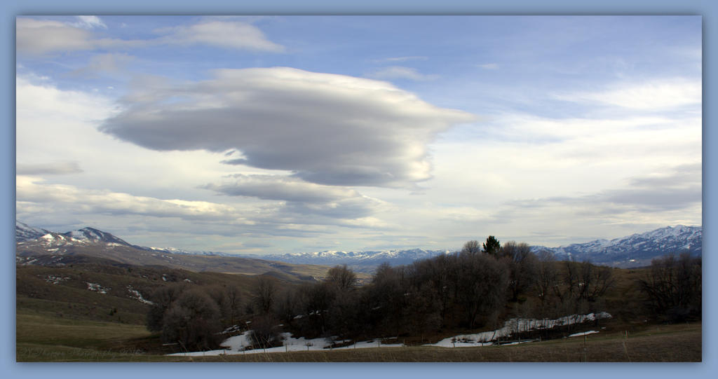 Clouds at the Top of Trappers Loop  3-27-2016.jpg