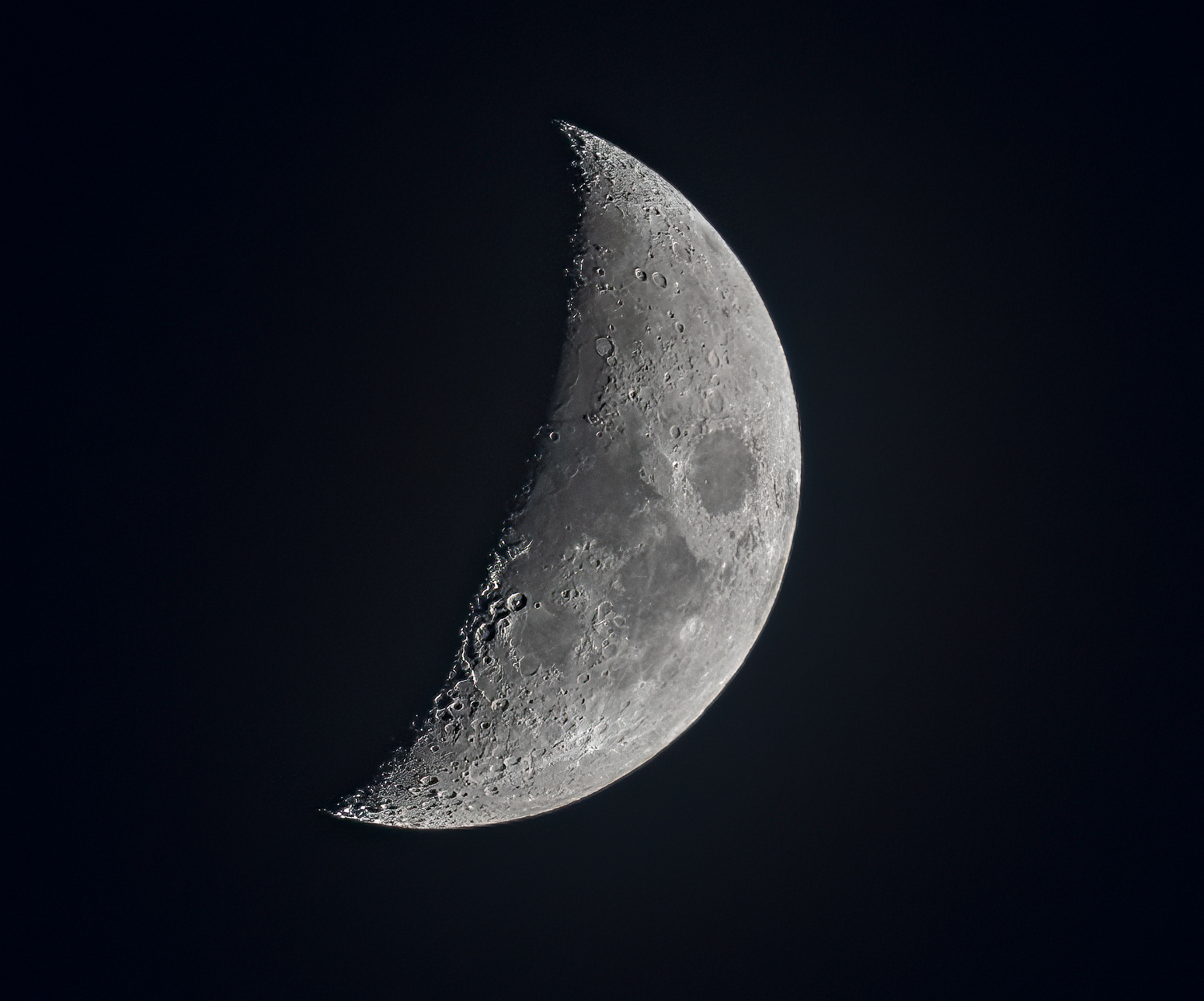 Crescent Moon-2 Dec 2022 (1 of 1).jpg
