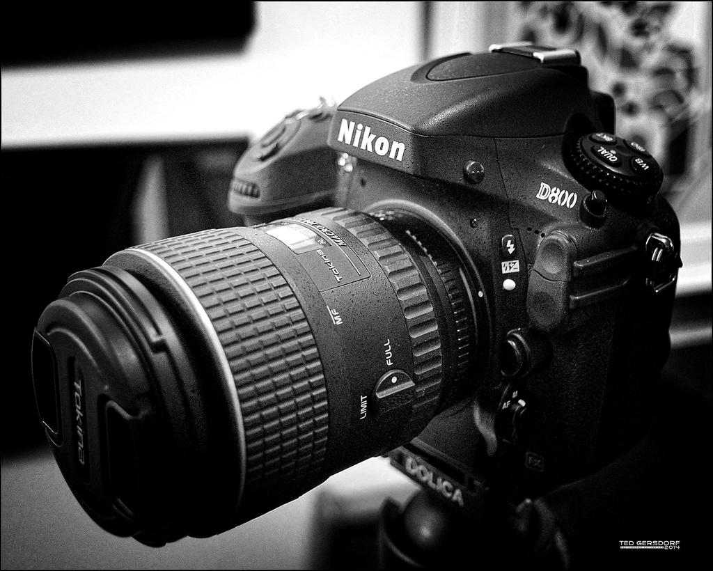 D800-100-2.8 BW.jpg