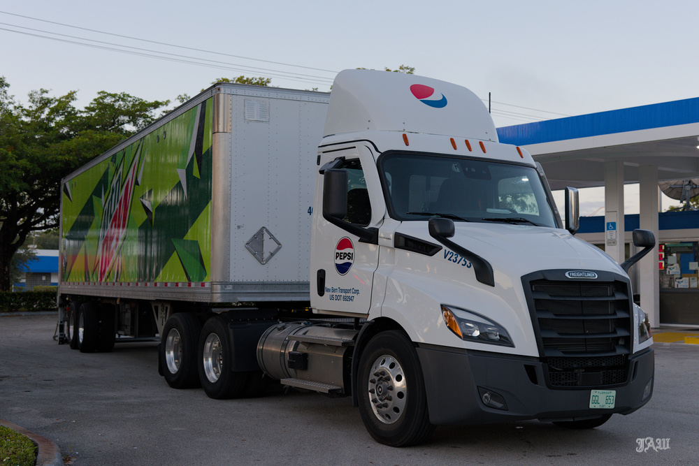 D81_3992_Cars & Trucks_01.jpg