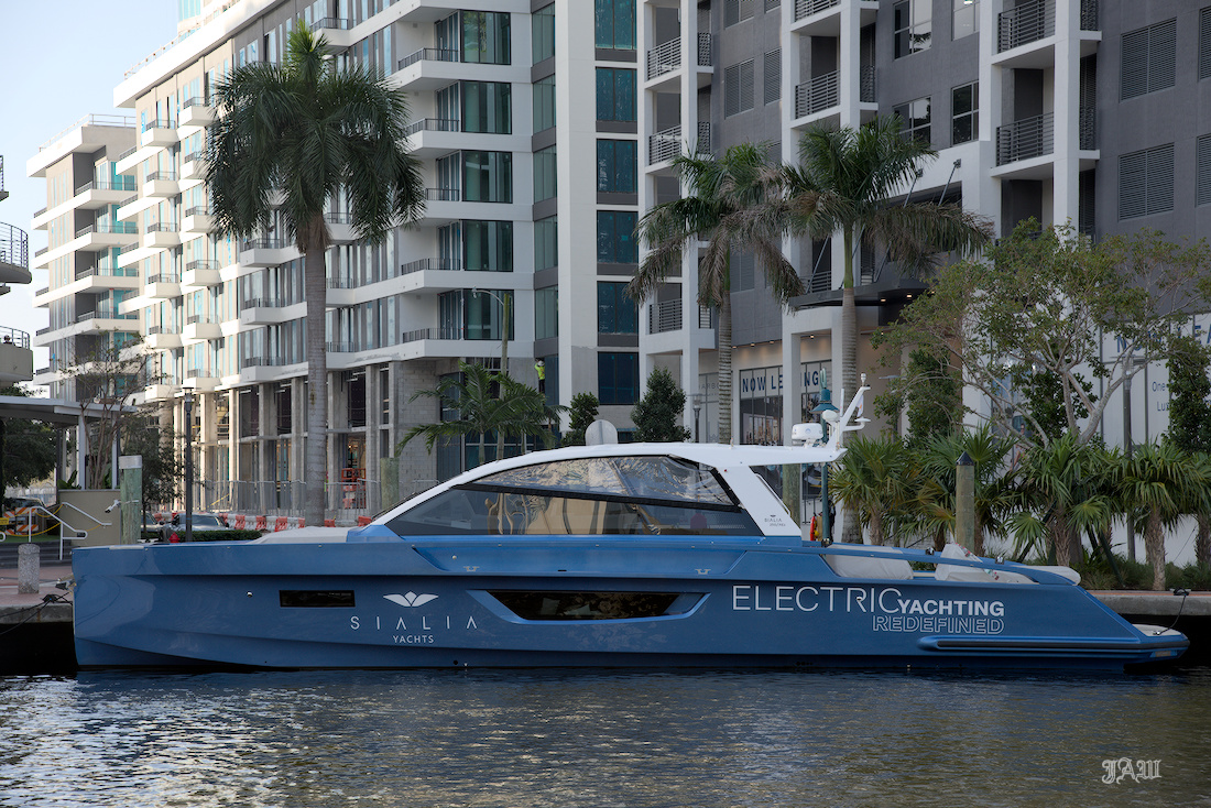 D81_4426_Boat.jpg
