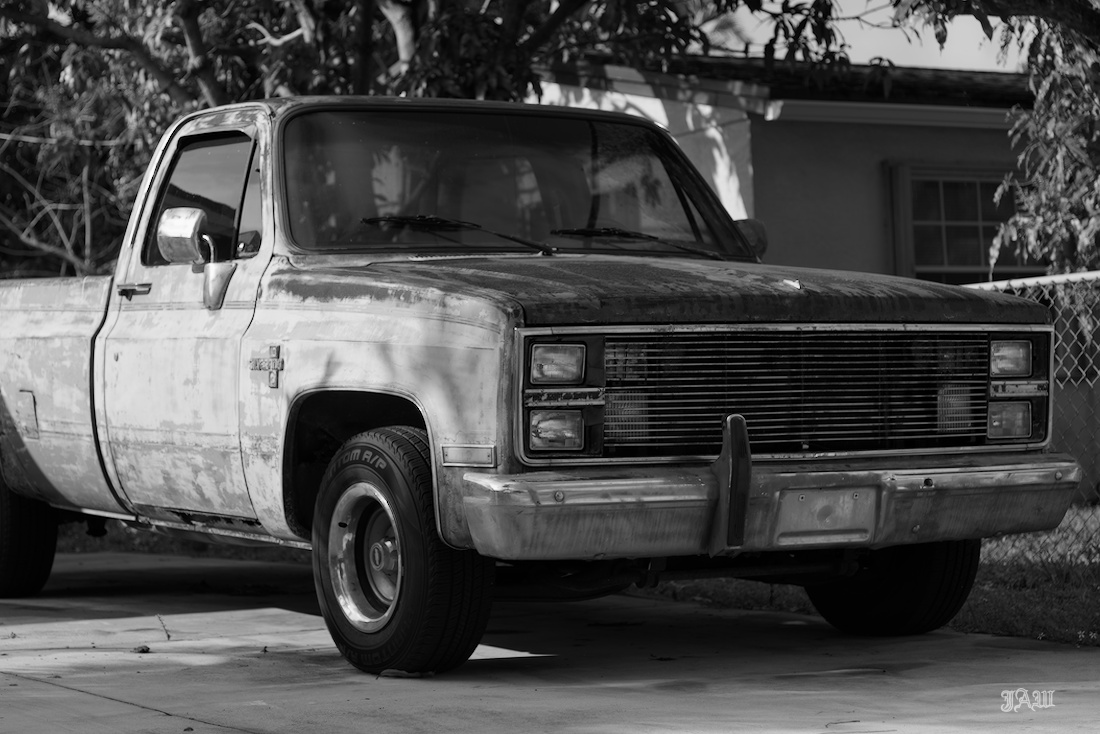 D81_5690_B&W, Car & Truck.jpg