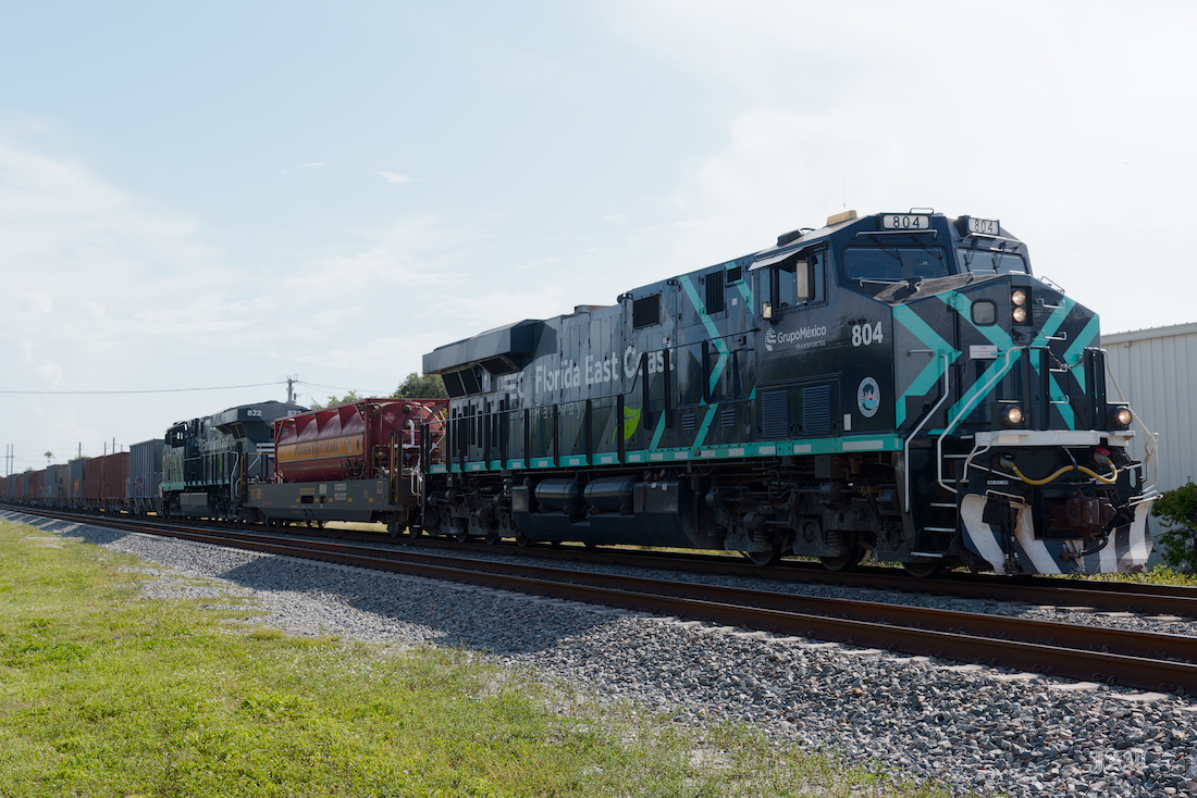 D81_5943_Trains.jpg