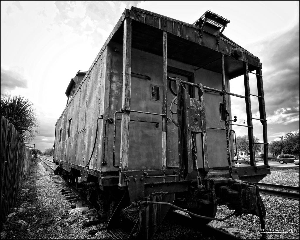 DFB Caboose  2bw.jpg