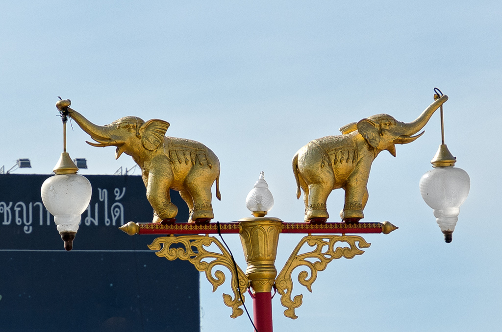 elephant-streetlight-hua-hin-1.jpg