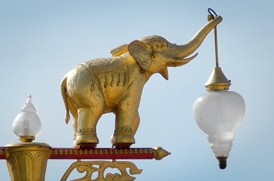 elephant-streetlight-hua-hin1-1.jpg