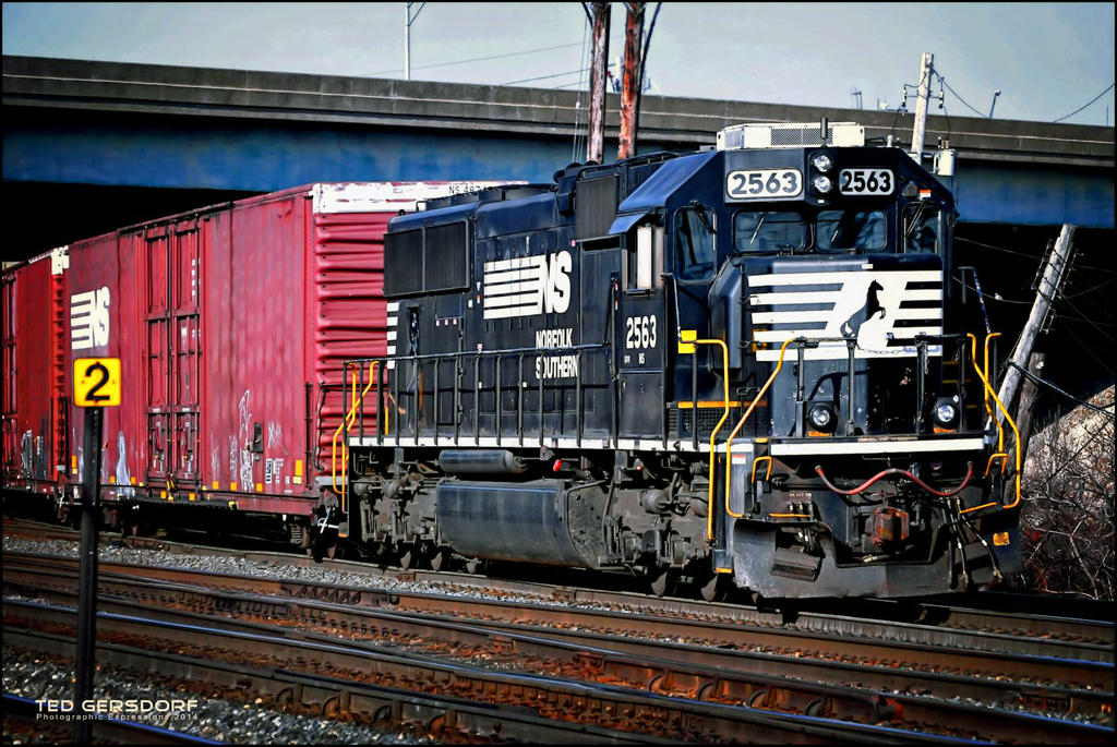 Engine 2563 sm.jpg
