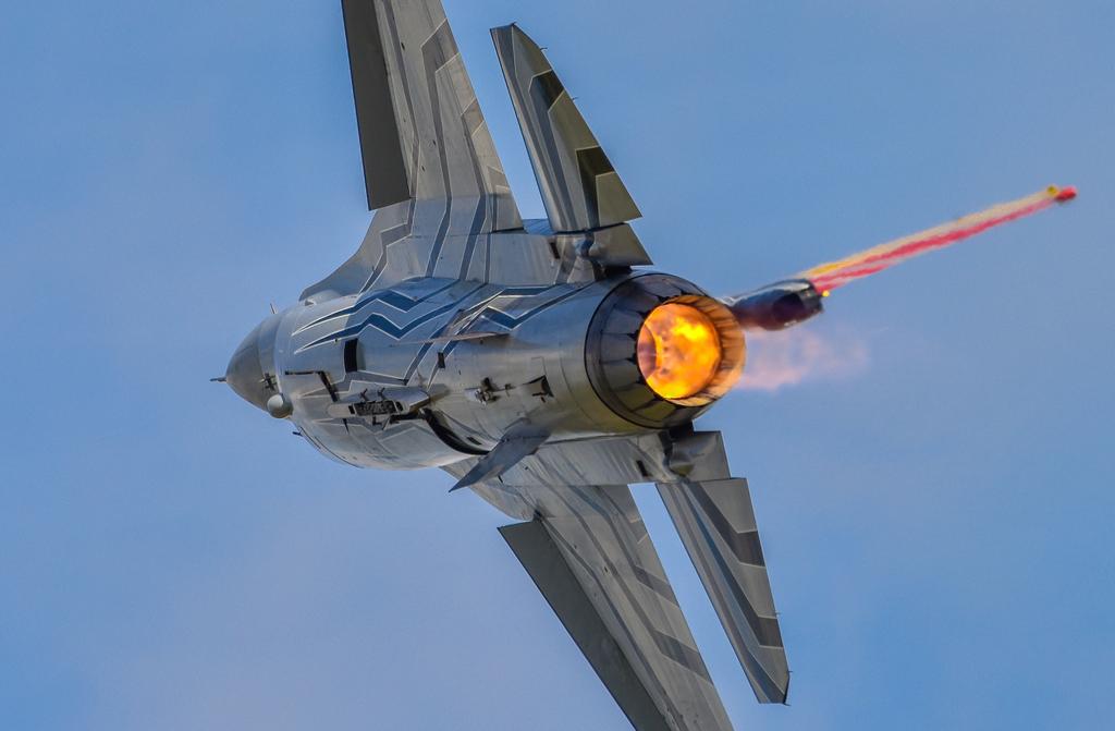f-16.jpg
