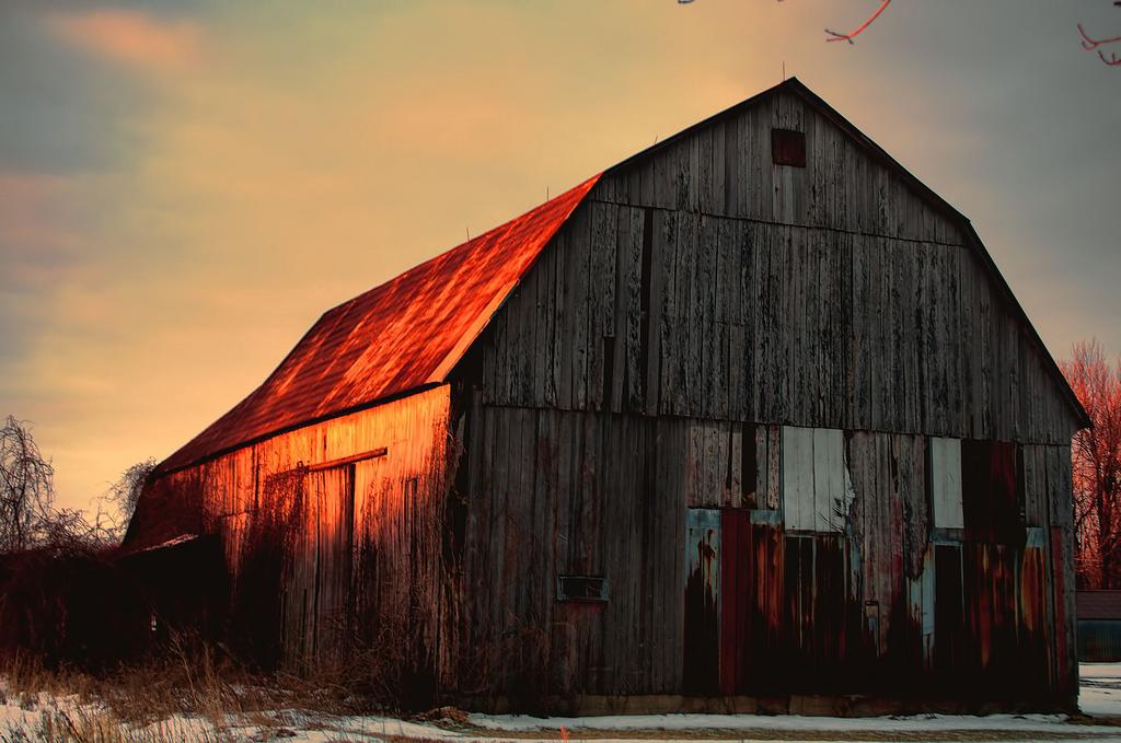 feb17 2013 barn 2100.jpg