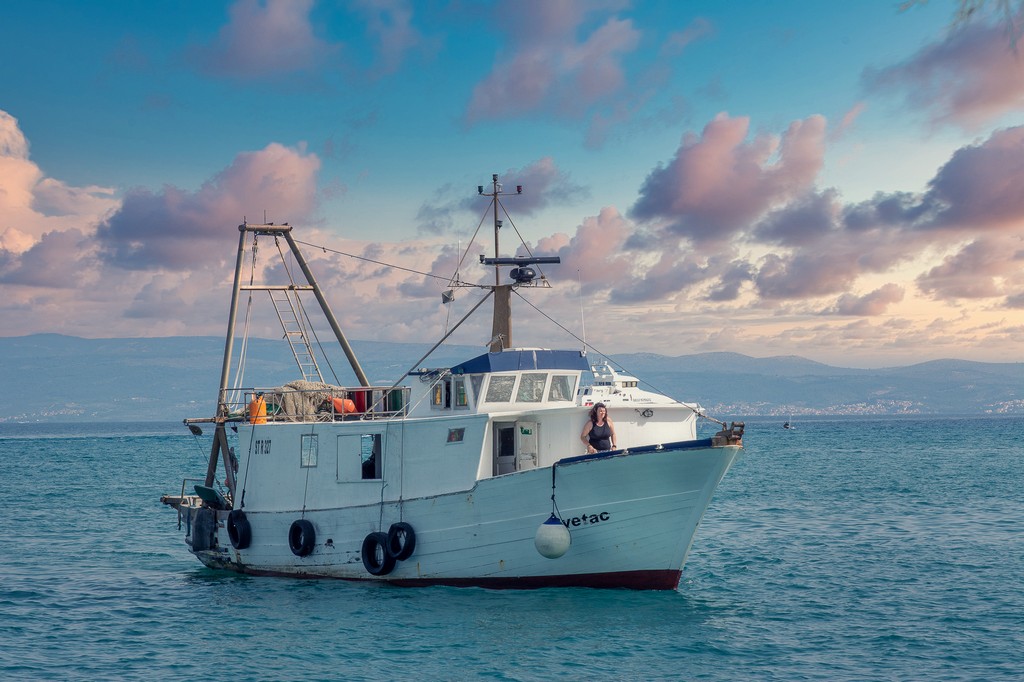 fishing boat-1.jpg