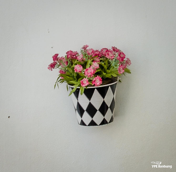 flowers-on-the-wall-4.jpg
