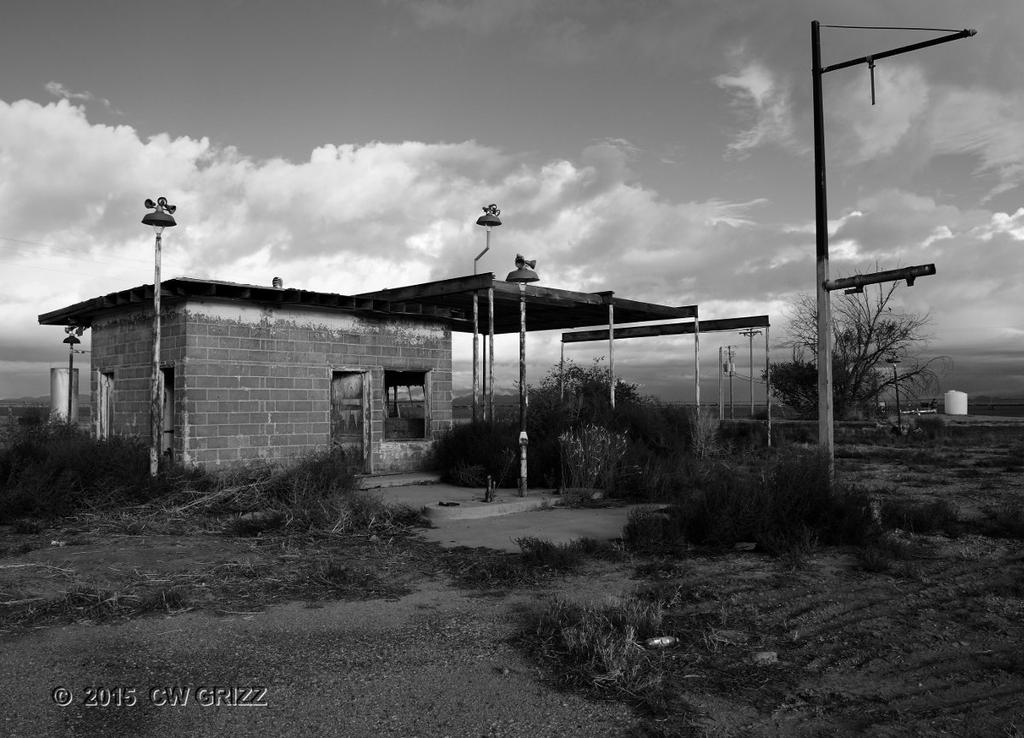 gas station1bw-cr.jpg