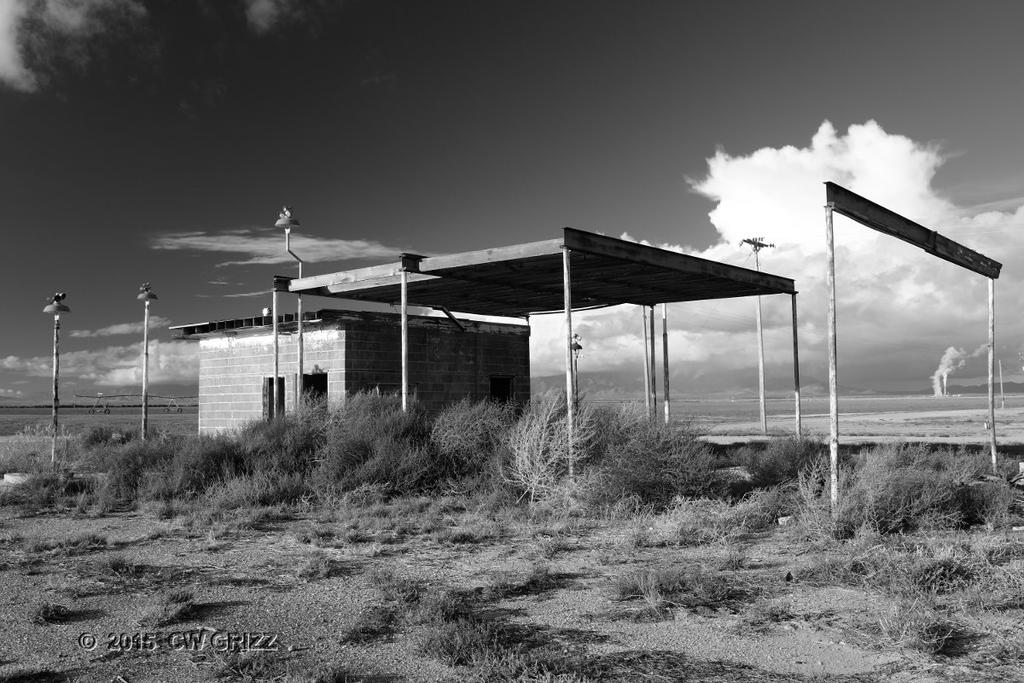 gas station2bw-cr.jpg