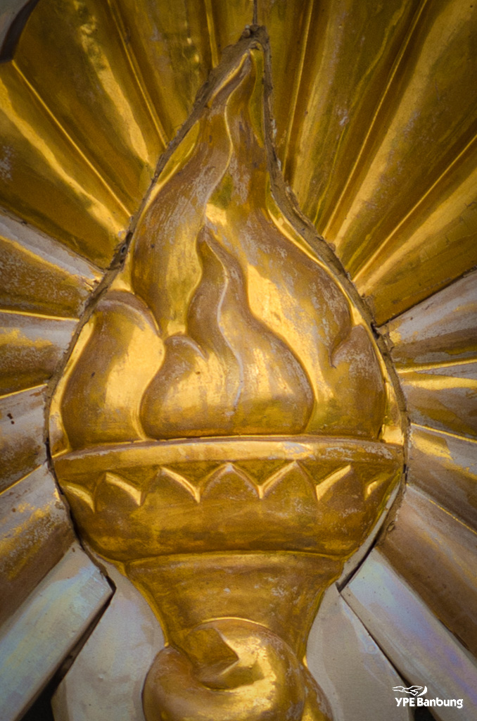 gold-elephant-2.jpg