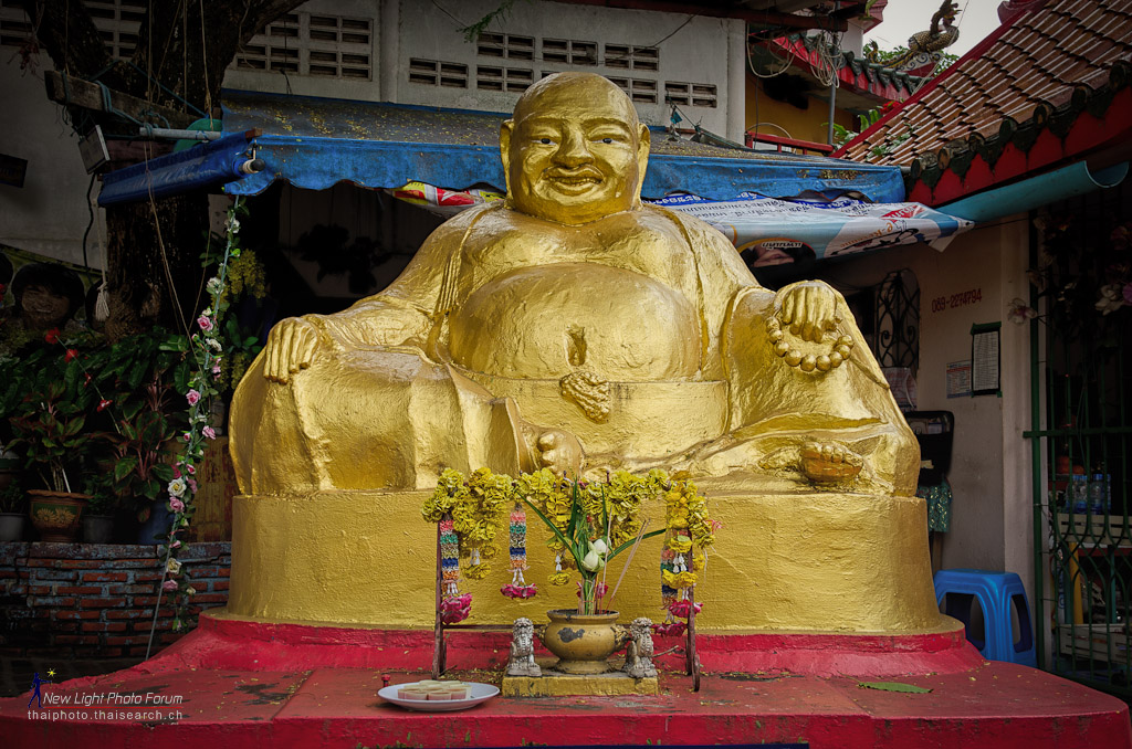 goldstatue.jpg