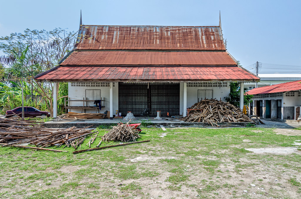 hut-1.jpg