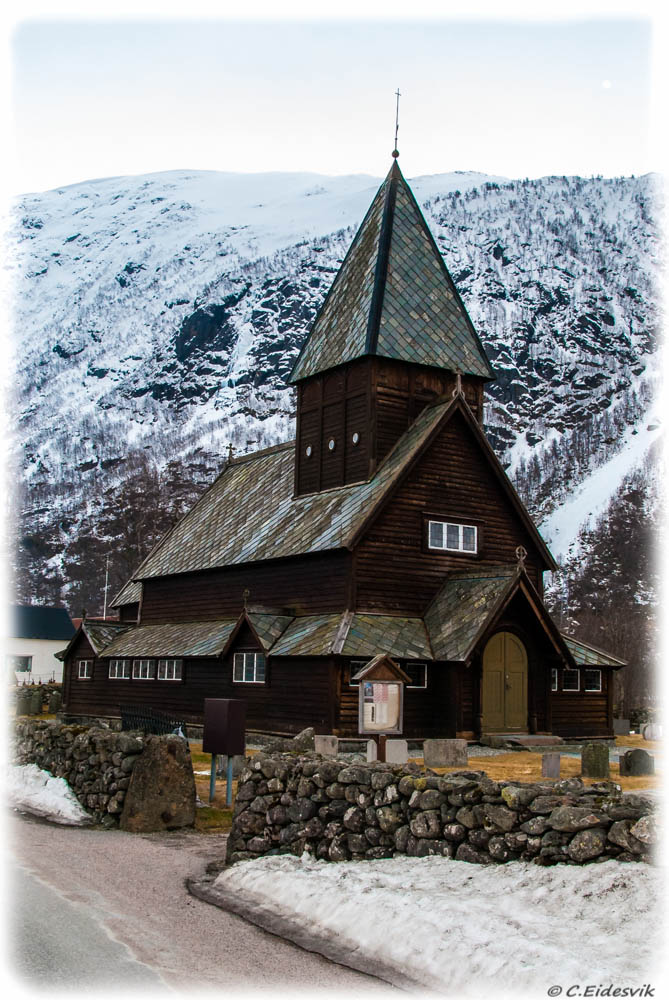 Kirke Røldal edit.jpg