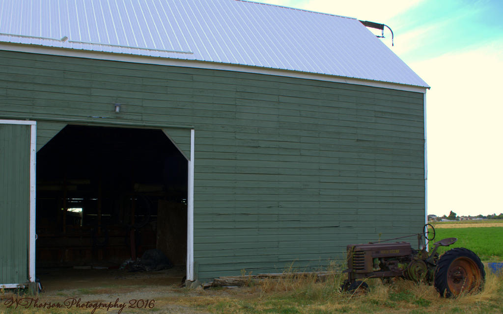 Layton Farms Barn with John Deere Tractor  8-31-2016.jpg
